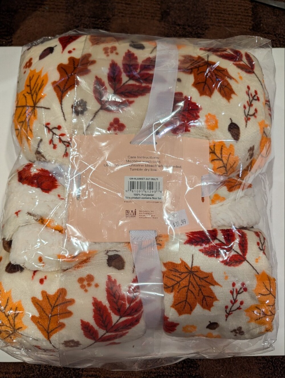 Plush Autumn Throw Blanket - Leaf Print - Picture 3 of 4
